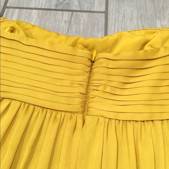 BCBGMAXAZRIA Gold Ruffled Strapless Dress - Size 2 - Picture 3 of 8